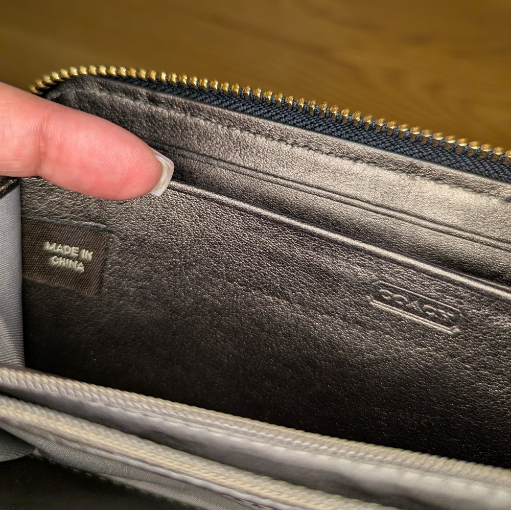 ‼️SOLD‼️⭐Coach⭐ Madison Black Gathered Leather Accordion Zip Wallet - Picture 6 of 11